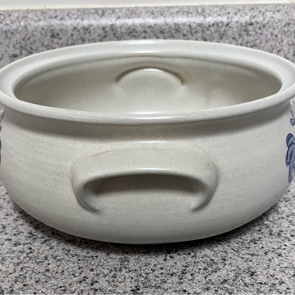 Pfaltzgraff Blue and White Stoneware Bowl Yorktowne Pattern - Picture 3 of 10